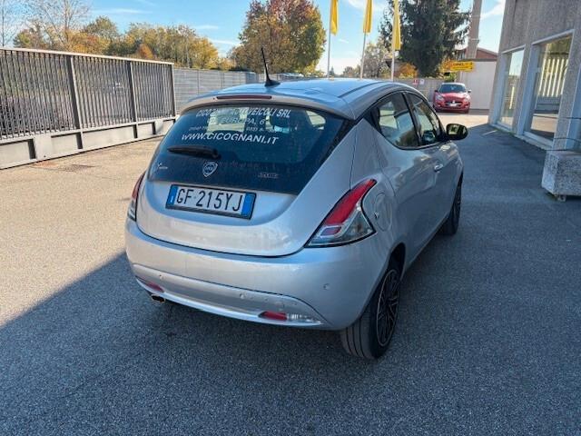 Lancia Ypsilon 1.0 FireFly 5 porte S&S Hybrid Ecochic Silver