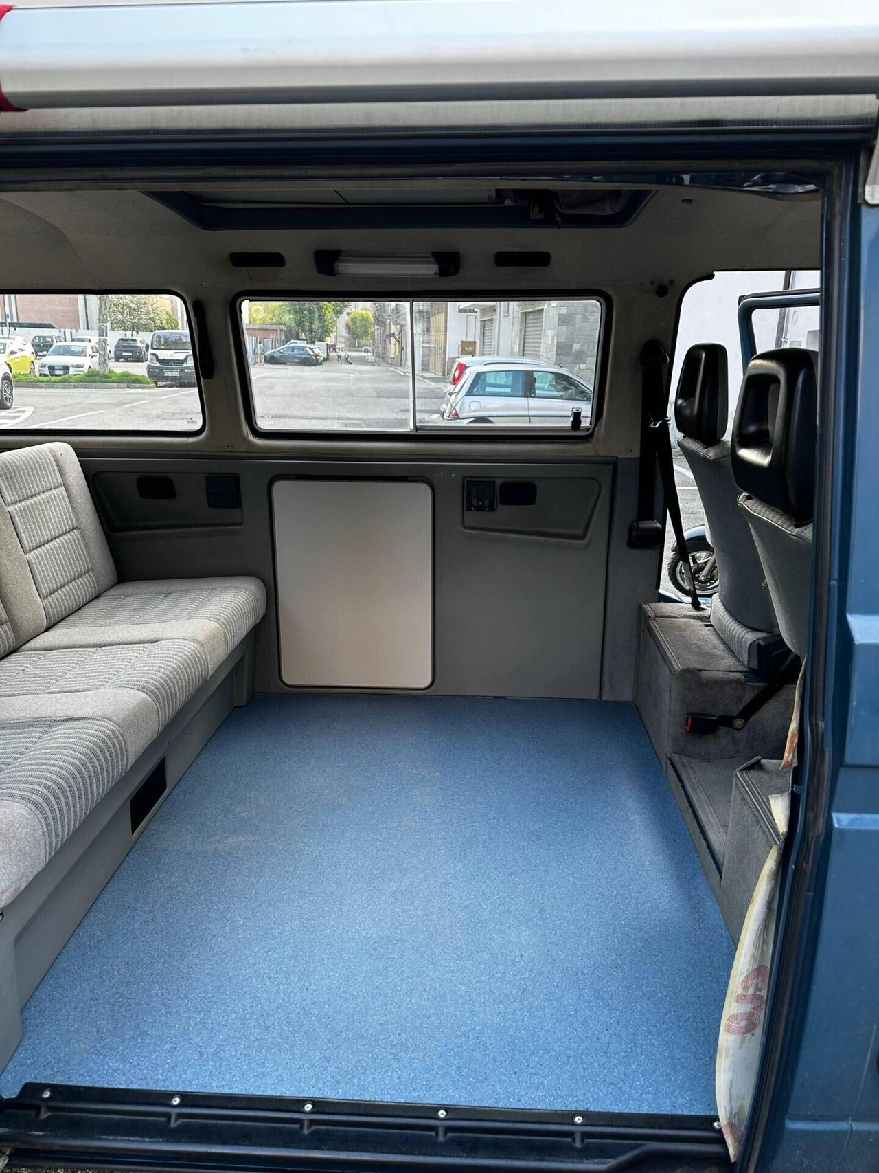 Volkswagen T3 MULTIVAN - 6 POSTI
