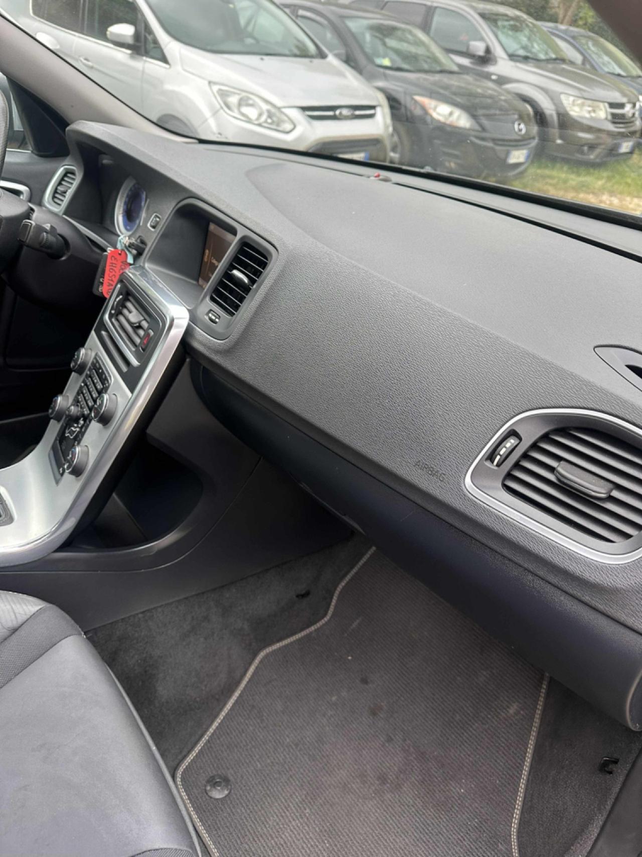 Volvo S60 D5 R-DESIGN KMCERT GARANZ UNICOPR