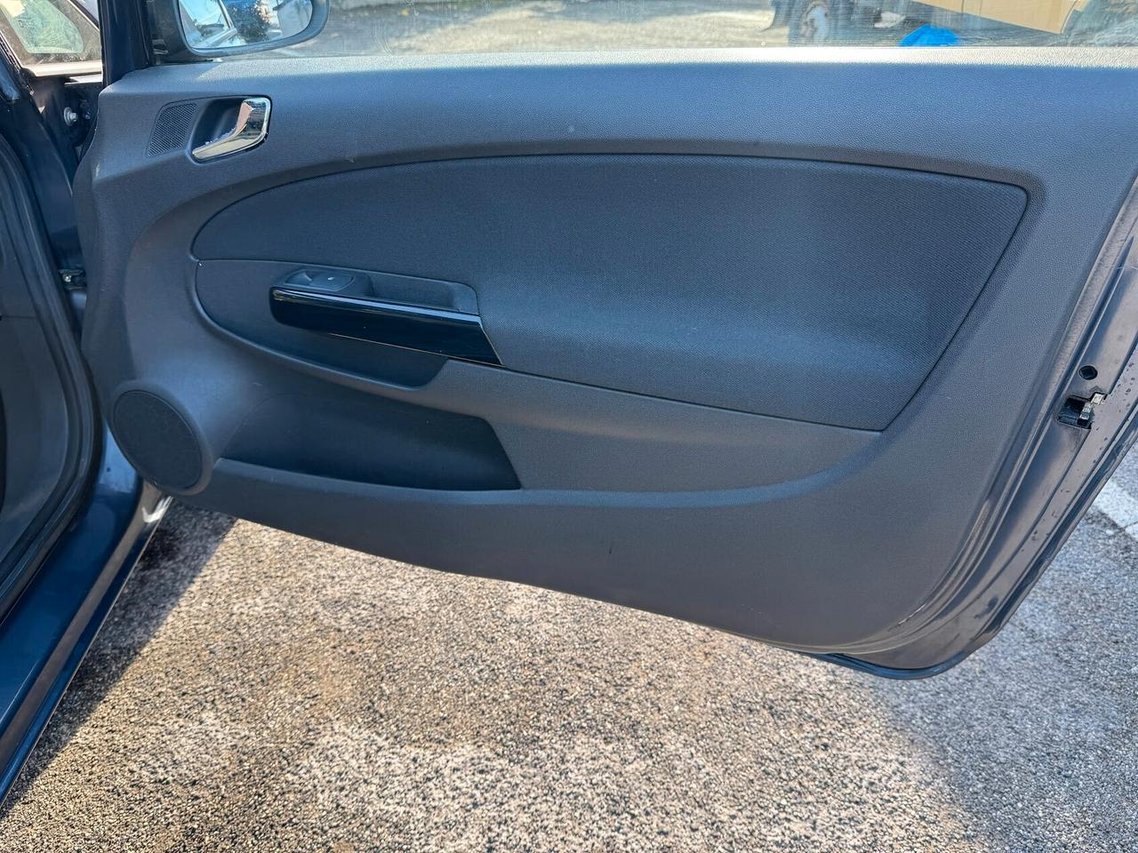 Opel Corsa 1.2 benzina 3 porte