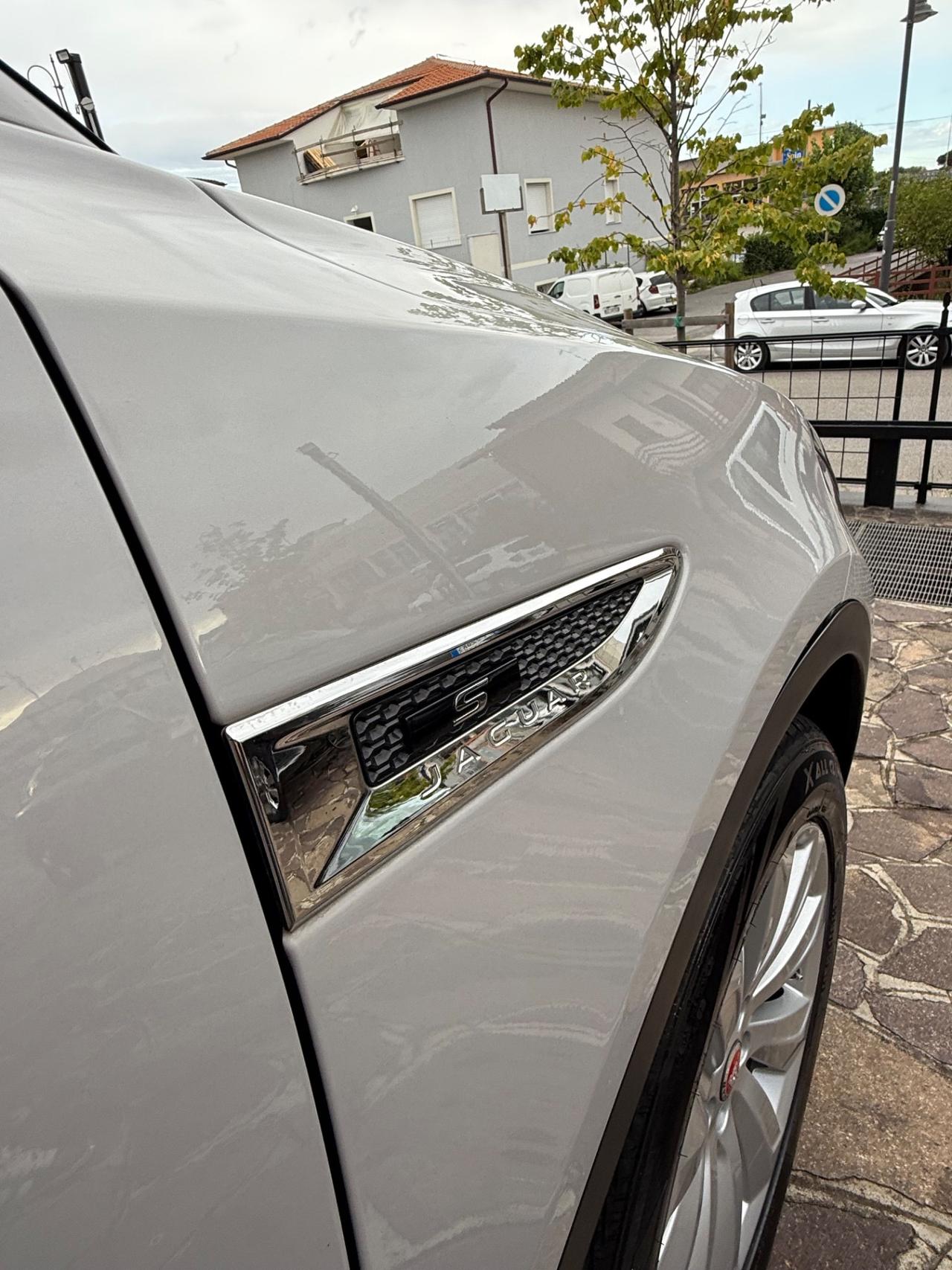 Jaguar E-Pace 2.0D 180 CV AWD aut. S