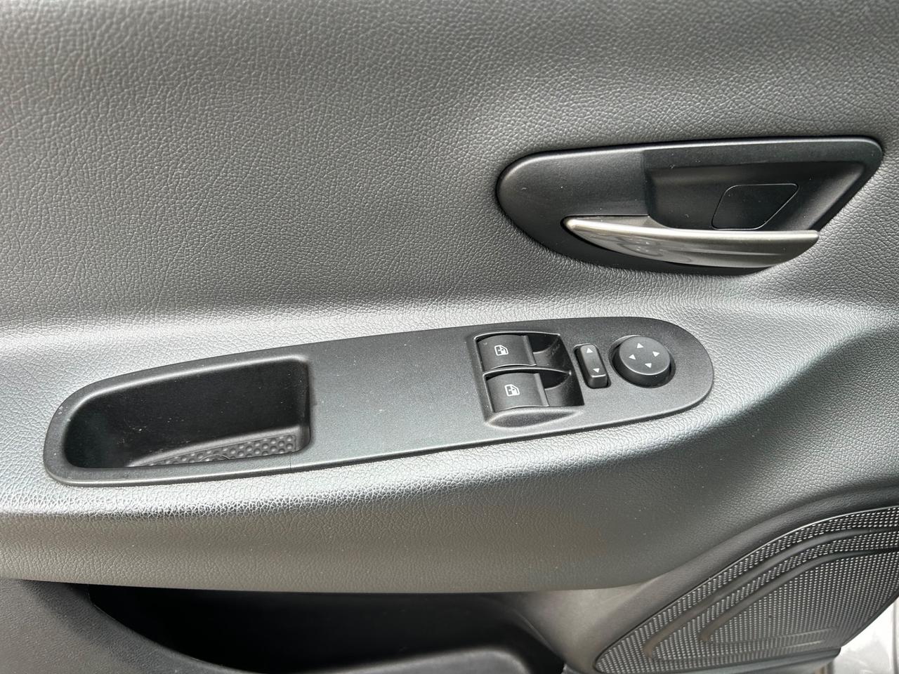 Lancia Ypsilon 1.2 69 CV 5 porte S&S Silver