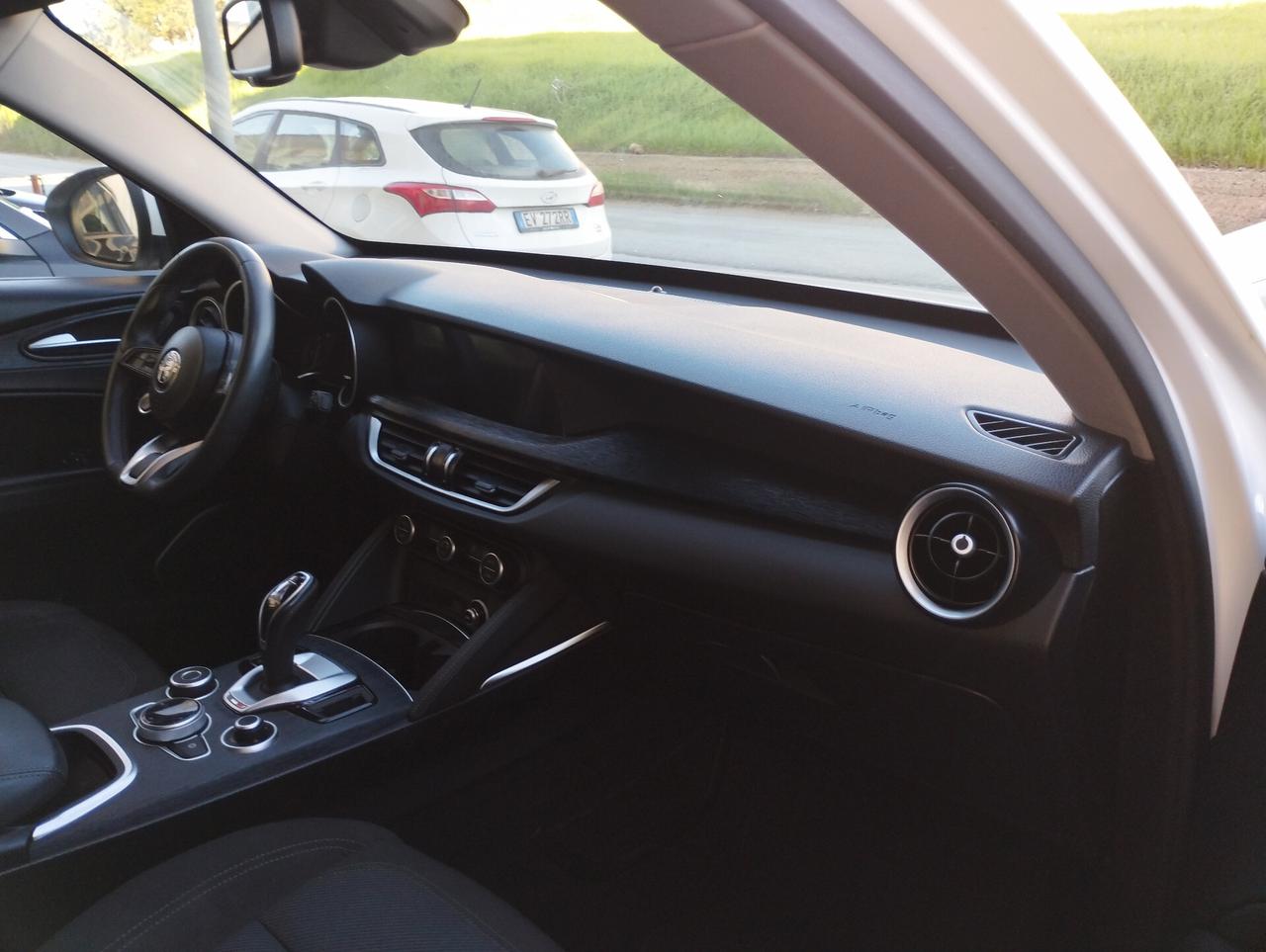 Alfa Romeo Stelvio 2.2 Turbodiesel 160 CV AT8 Business