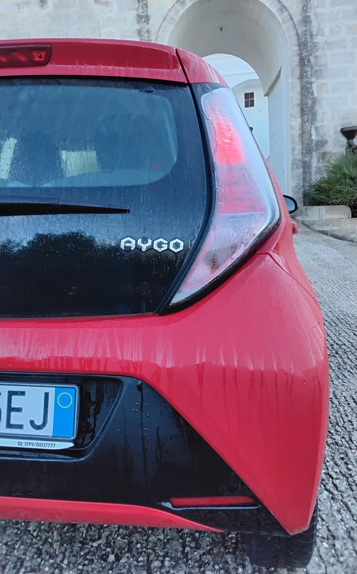 Toyota Aygo 1.0 VVT-i 69 CV 5 porte x-cite
