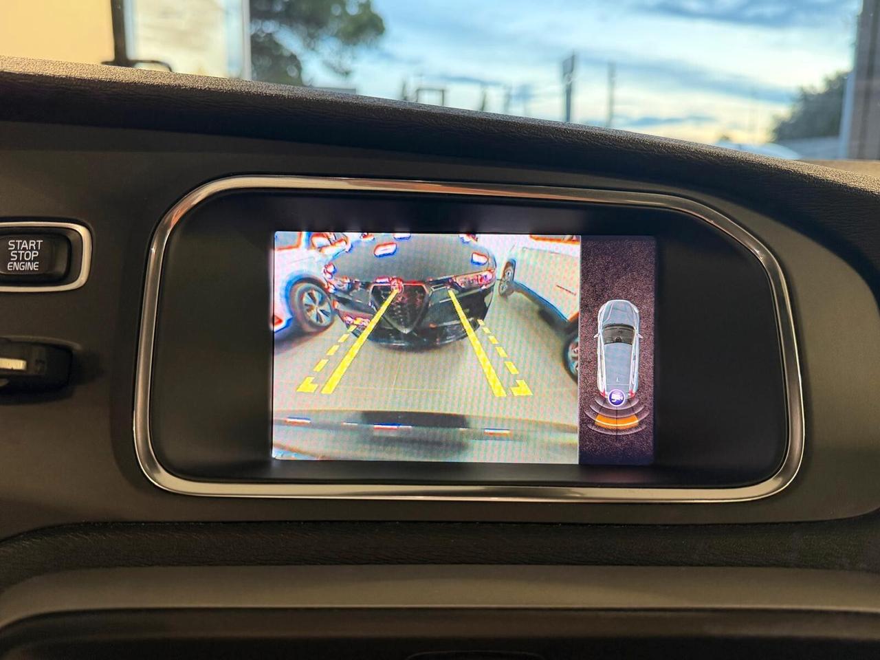 VOLVO V40 2.0 D2 GEARTRONIC 120CV PELLE NAVI CAM ANNO 2019