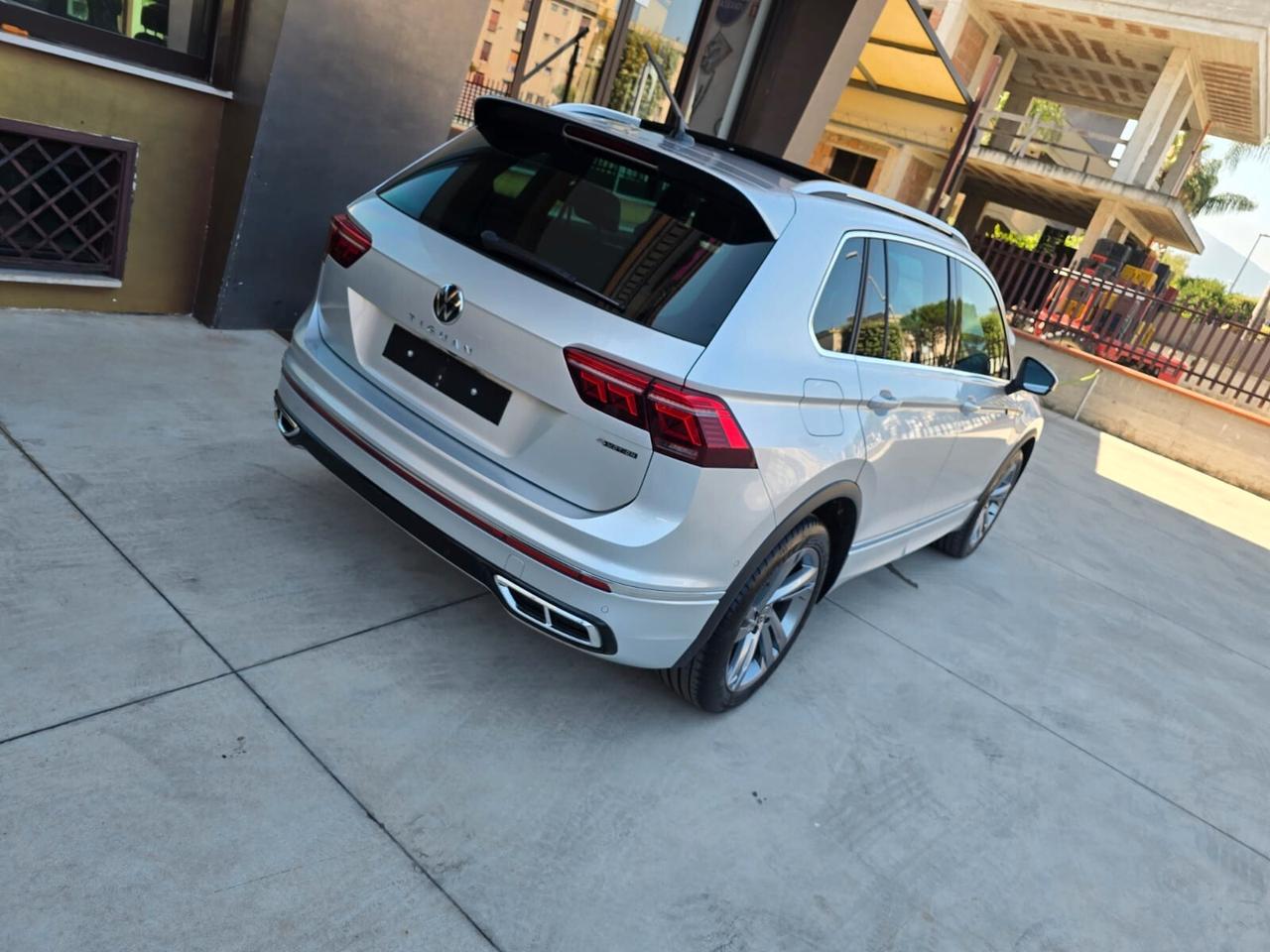 Volkswagen Tiguan 2.0 TDI 200 CV SCR DSG 4MOTION R-Line