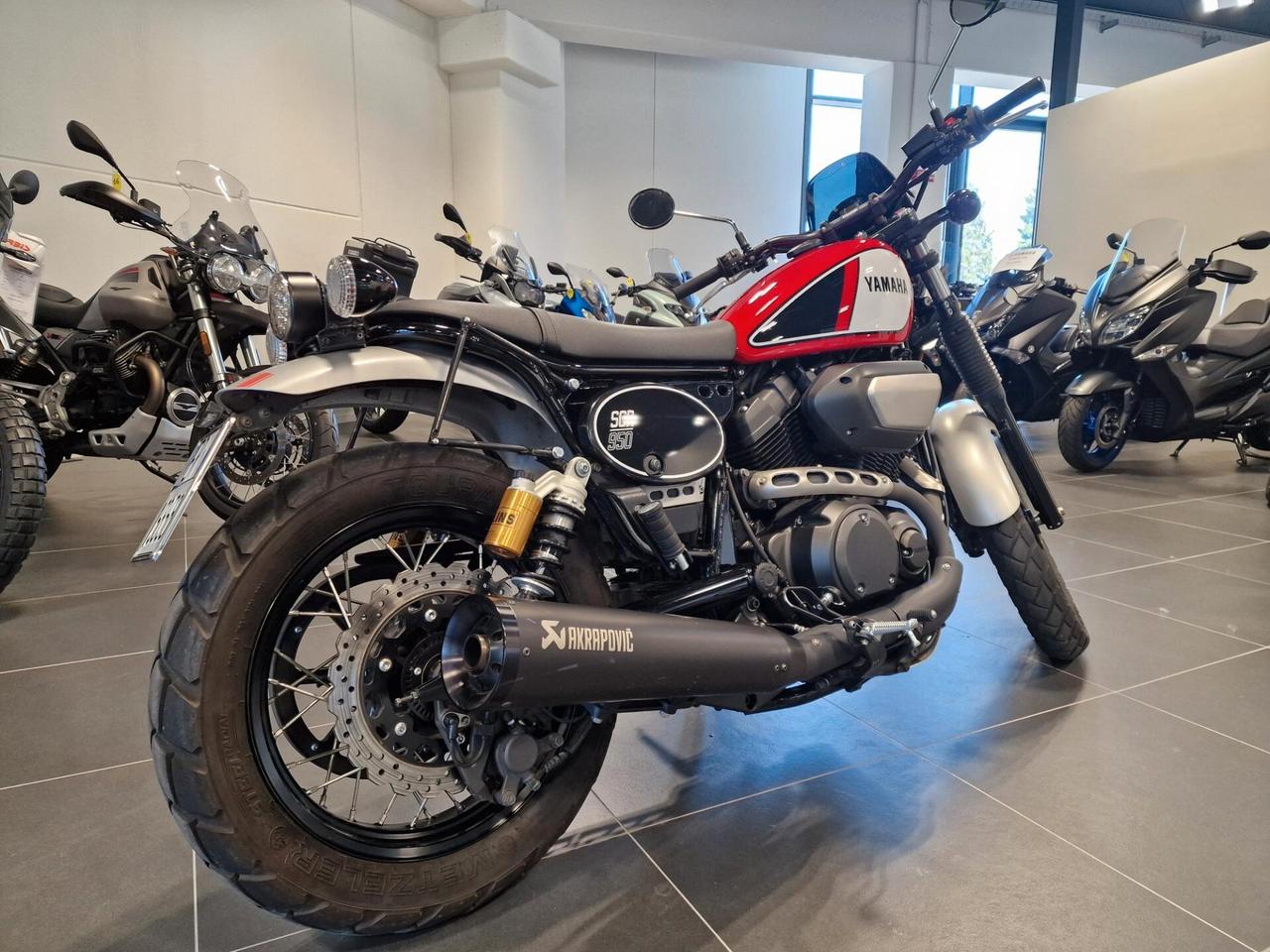 Yamaha SCR 950 Rossa 2019 Ohlins + Akrapovic