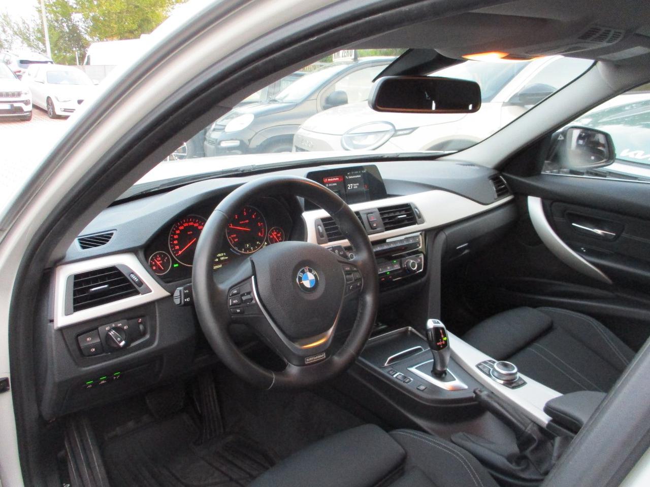 BMW 320 d Touring xdrive Luxury auto CarPlay/LED/Navi