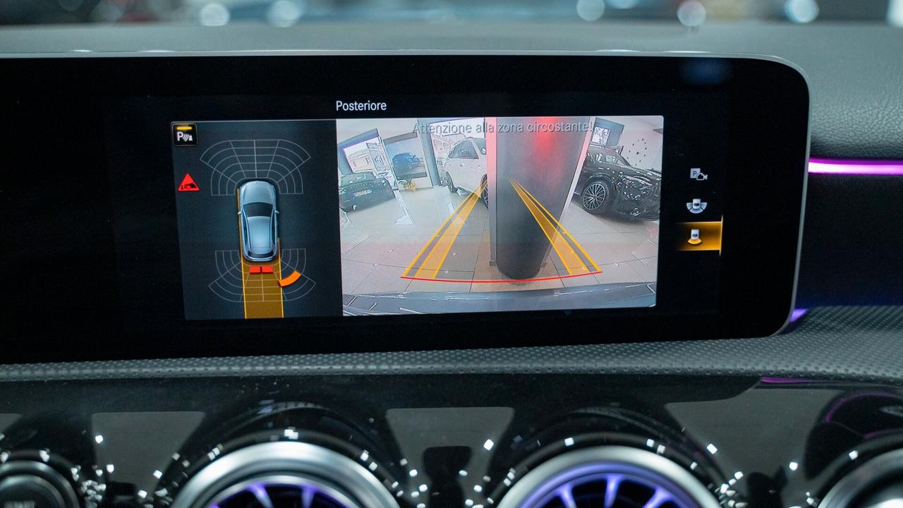 Mercedes-benz A 180 D PREMIUM PLUS AMG TETTO PACK LUCI XENO NAVI PELLE FULL OPTIONAL