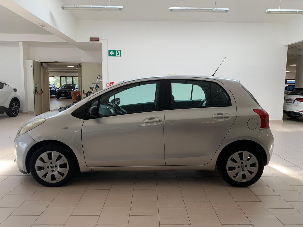Toyota Yaris 5p 1.3 Sol