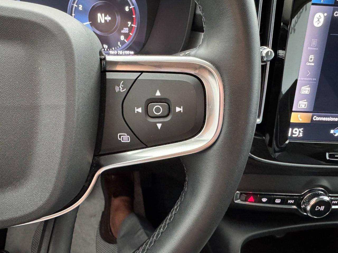 Volvo XC40 1.5 t2 Momentum Uniprop Stupenda