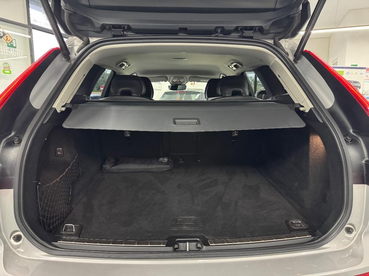 VOLVO XC60 B4 automatico Plus Dark LED/ CARPLAY/ UNICO PROP