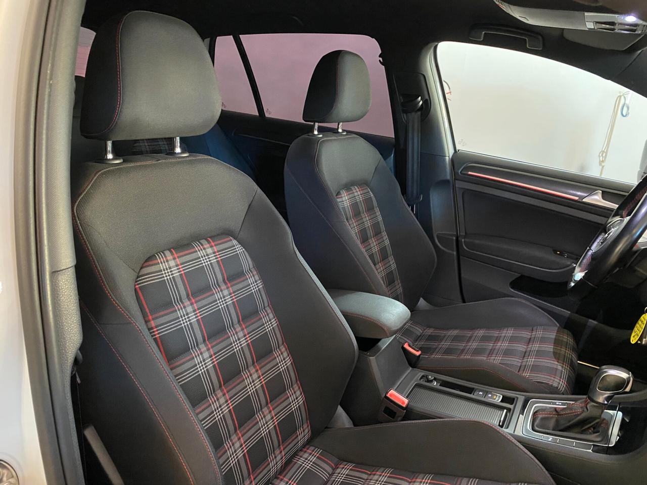 Volkswagen Golf GTI Performance 2.0 TSI 245 CV DSG