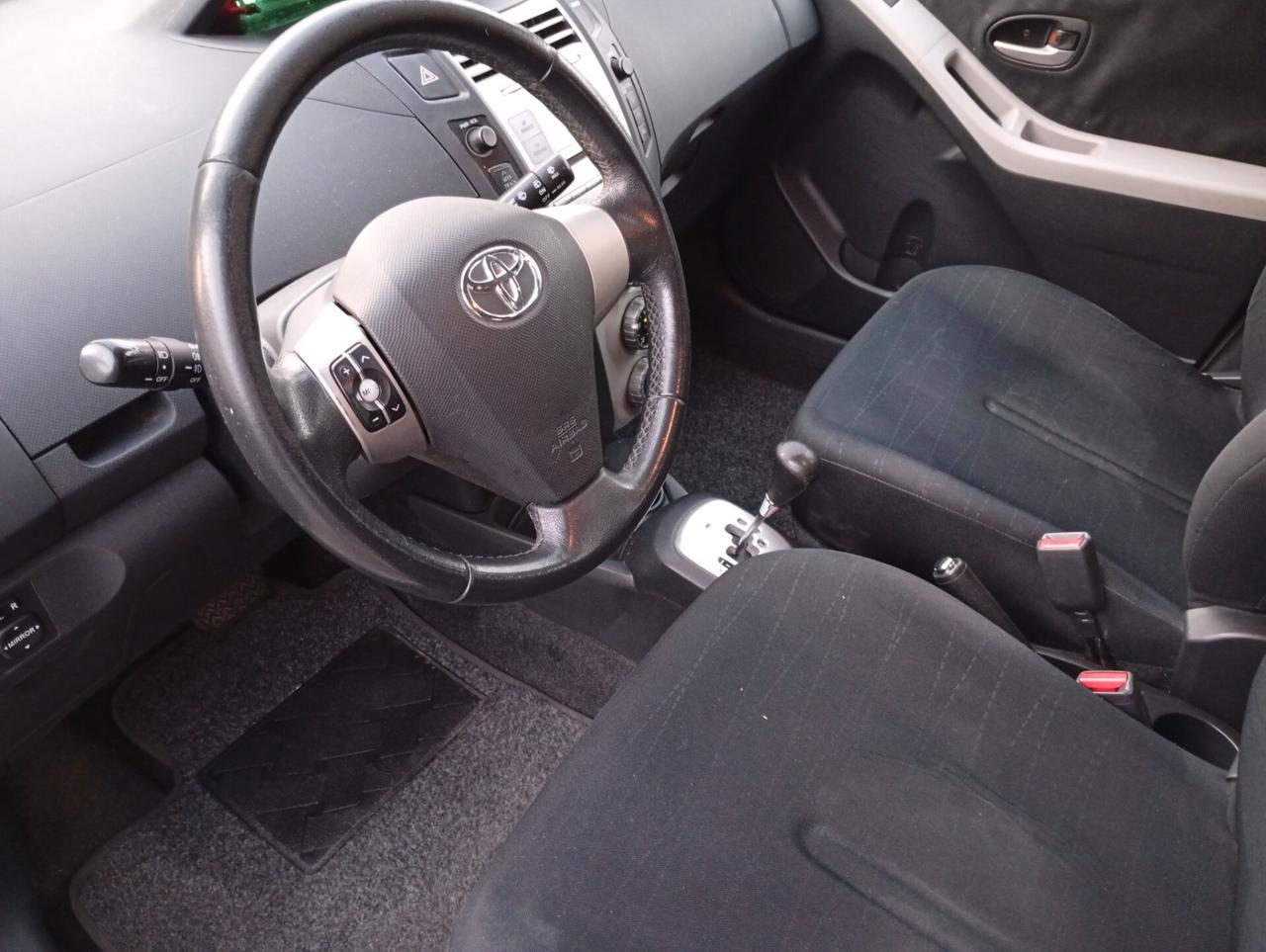 Toyota Yaris 1.0 5 porte AUTOMATICA