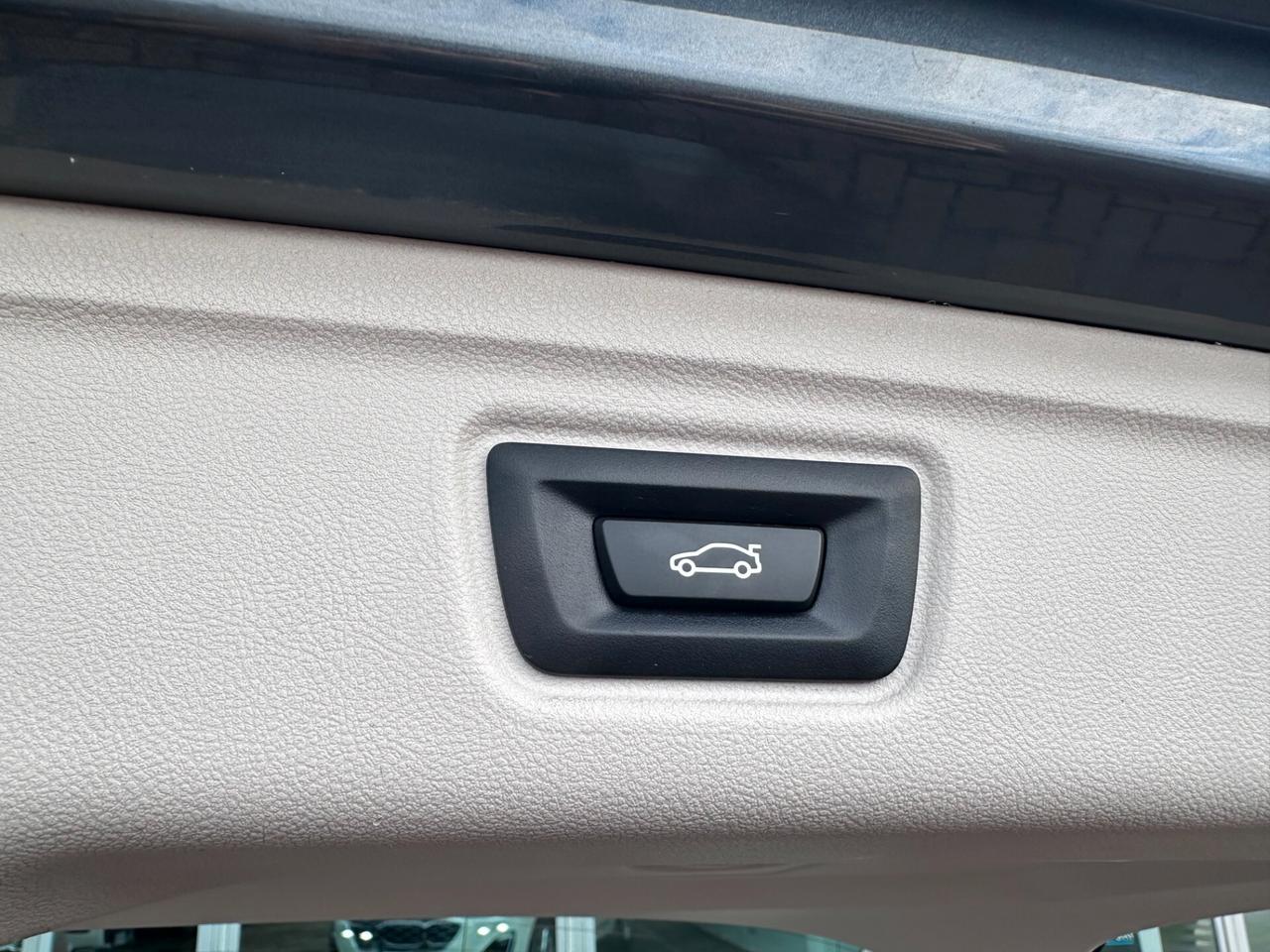 BMW 320d Touring xDrive AUTOMATICA EURO6D! PELLE!