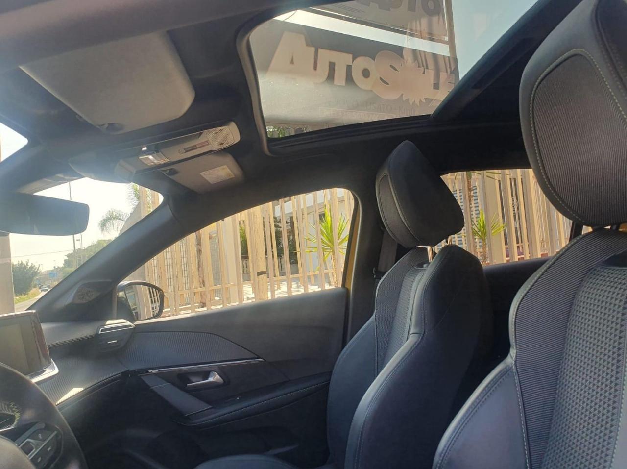 Peugeot 208 motore elettrico 136 CV 5 porte GT Line