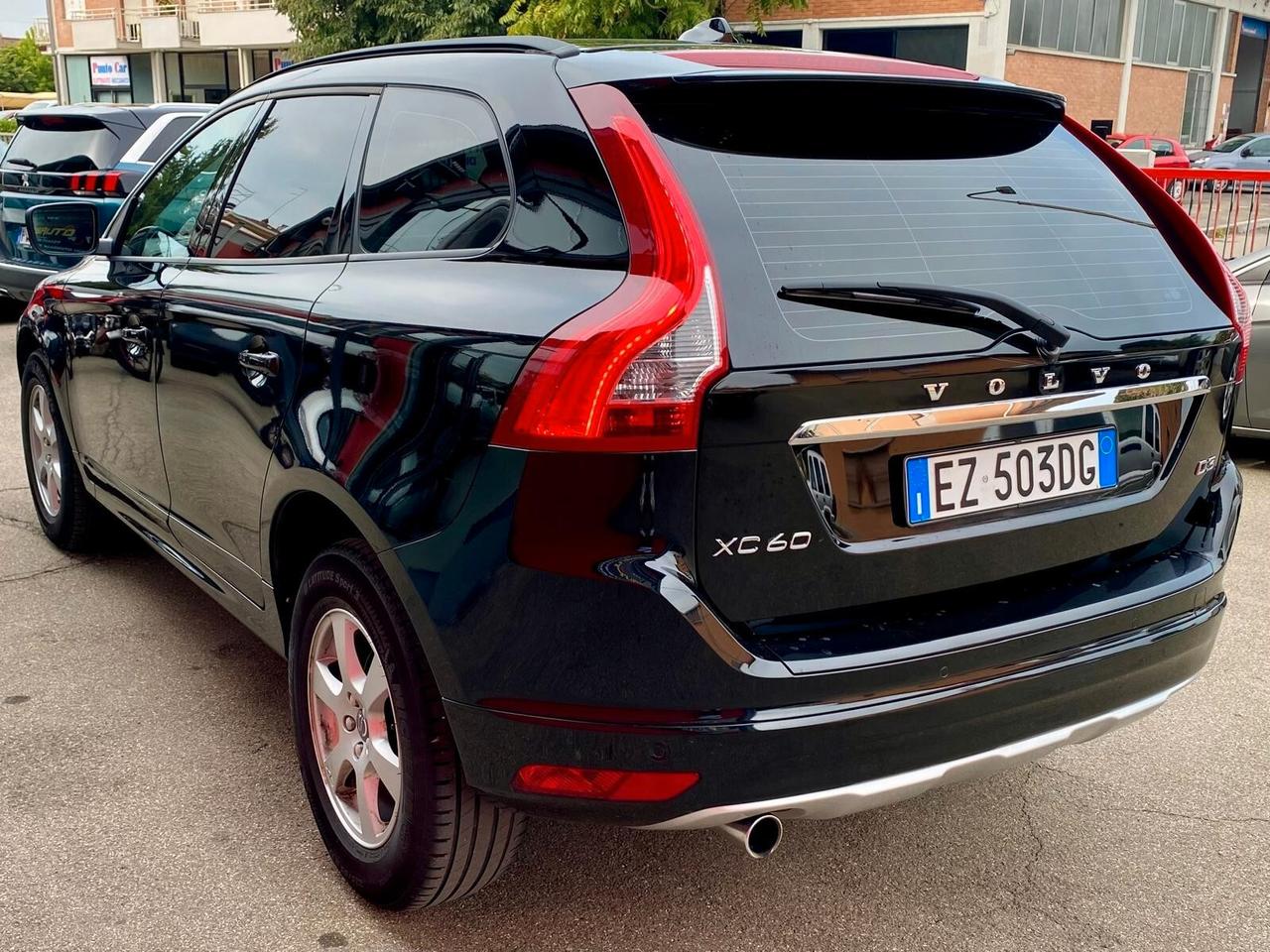 Volvo XC 60 XC60 D3 Geartronic R-design Momentum