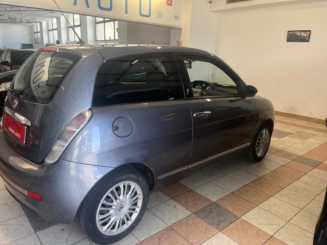 Lancia Ypsilon 1.2 Oro Bianco