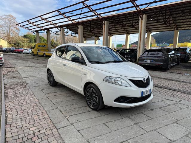 LANCIA Ypsilon 1.2 69 CV 5 porte GPL Ecochic Silver