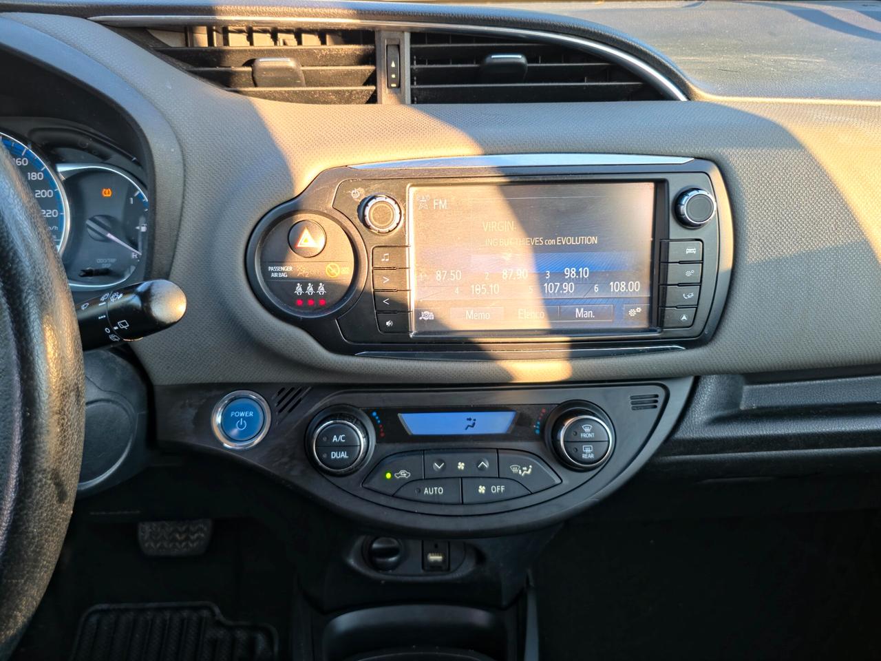 Toyota Yaris 1.5 Hybrid 5 porte Active -E6 Automatica NEO 2015