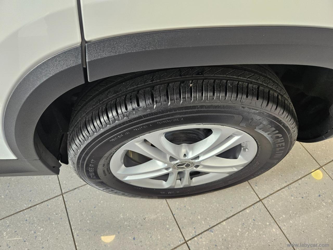 MERCEDES-BENZ GLA 200 d Automatic 4Matic Sport