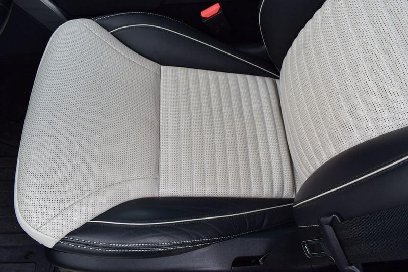 Land Rover Discovery 3.0D I6 300 CV AWD Auto R-Dynamic HSE