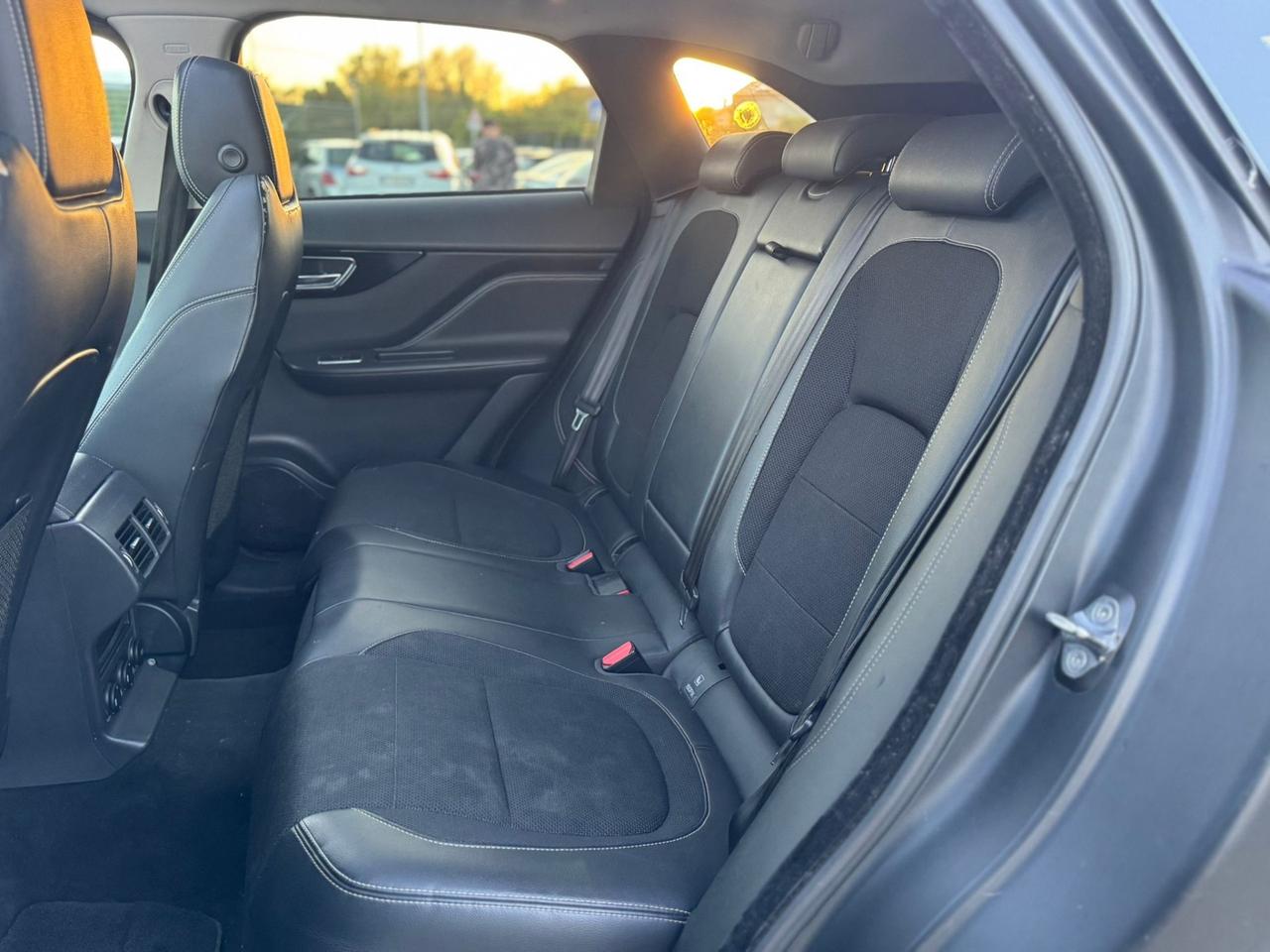 Jaguar F-Pace 2.0 D 180 CV AWD aut. R-Sport