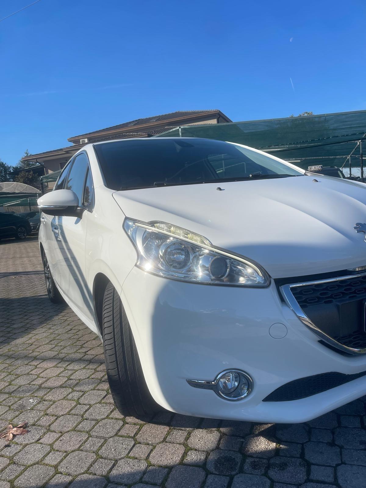 Peugeot 208 1.4 HDi 68 CV 5 porte Allure