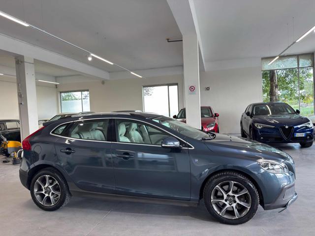 VOLVO V40 Cross Country D3 Geartronic Momentum