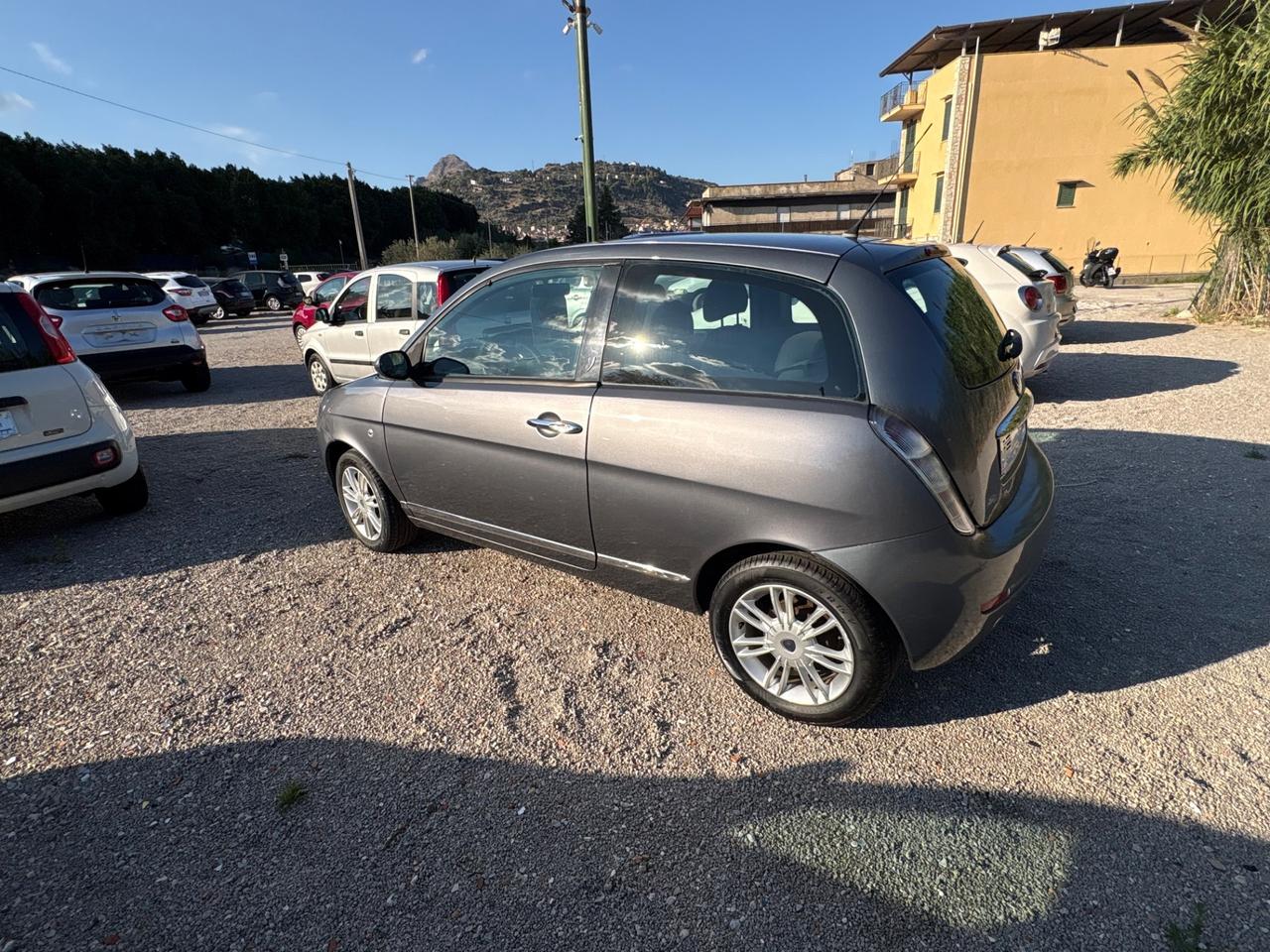 Lancia Ypsilon 1.3 MJT 75 CV Platino