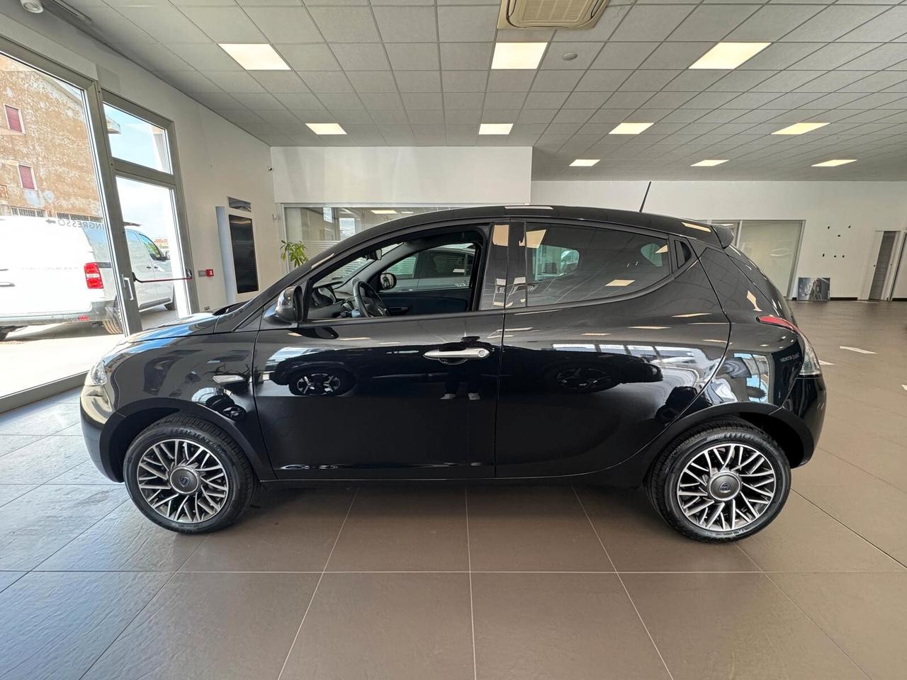 Lancia Ypsilon 1.0 69CV Hybrid Gold Plus 2023