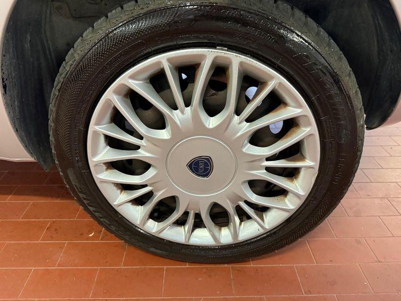 Lancia Ypsilon 1.2 69cv Silver
