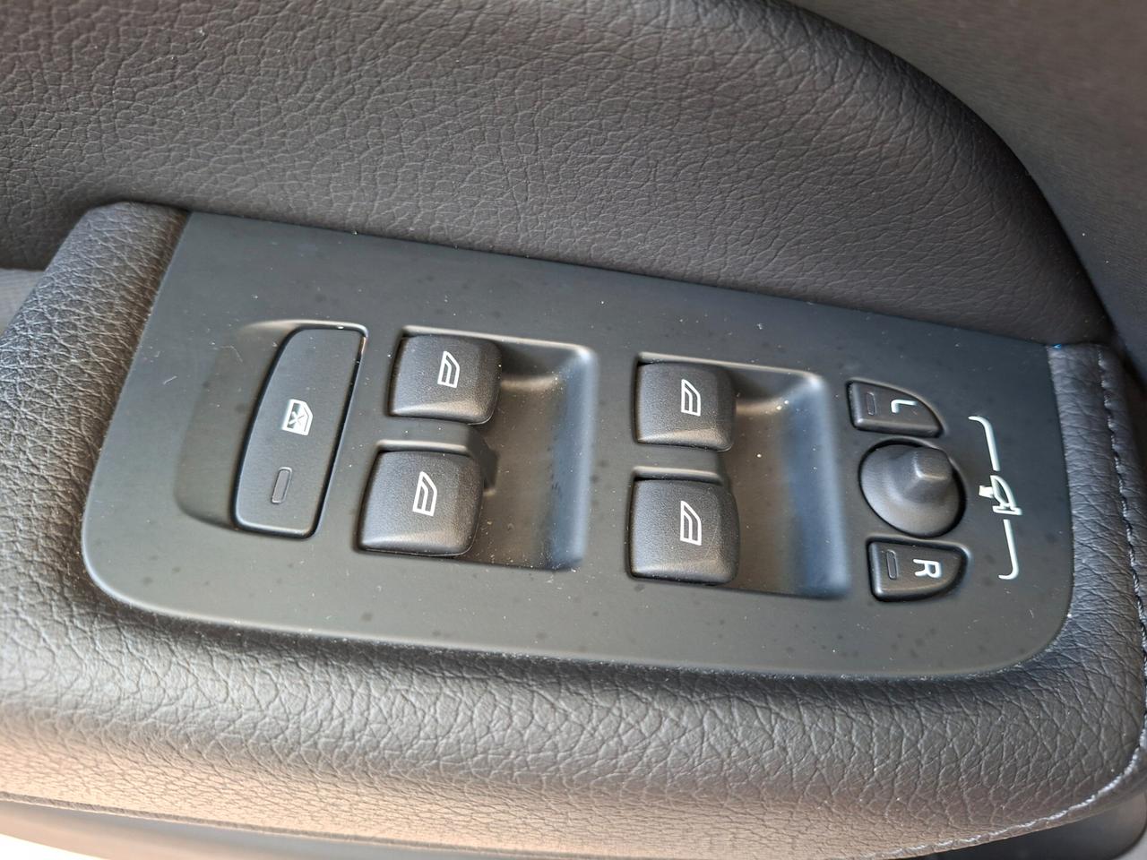Volvo XC 60 XC60 B4 (d) automatico Momentum awd