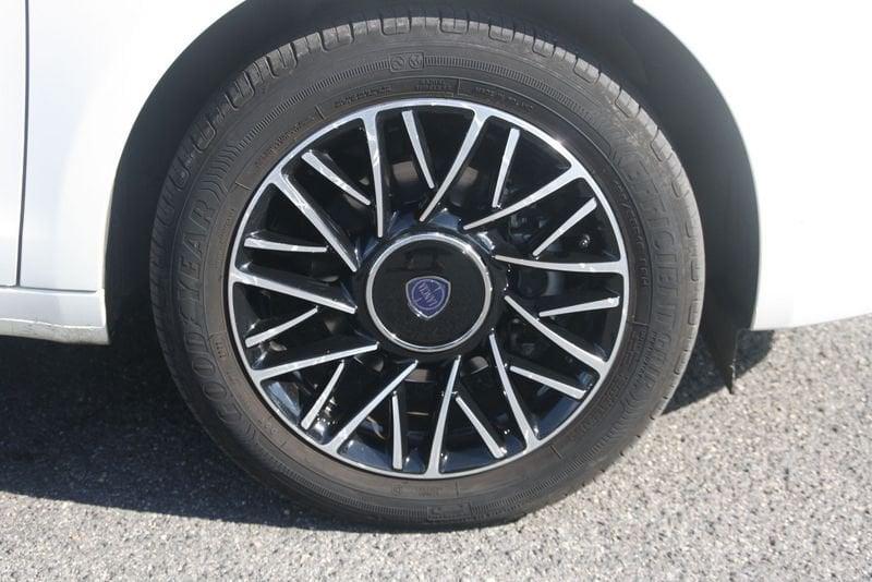 Lancia Ypsilon 1.0 FireFly 70cv Hybrid ALBERTA FERRETTI