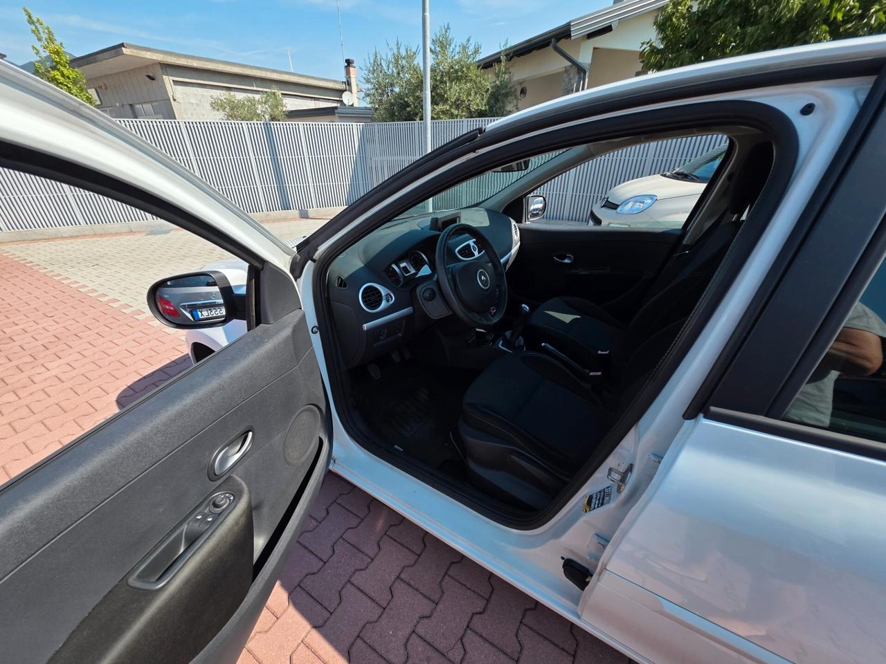 Renault Clio 1.2 75CV perfetta e garantita 12 mesi