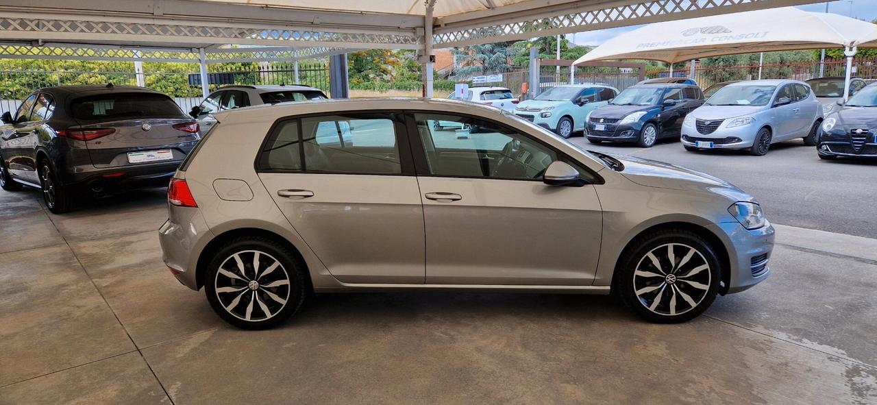 Volkswagen Golf 7 1.6 TDi 105cv HighLine