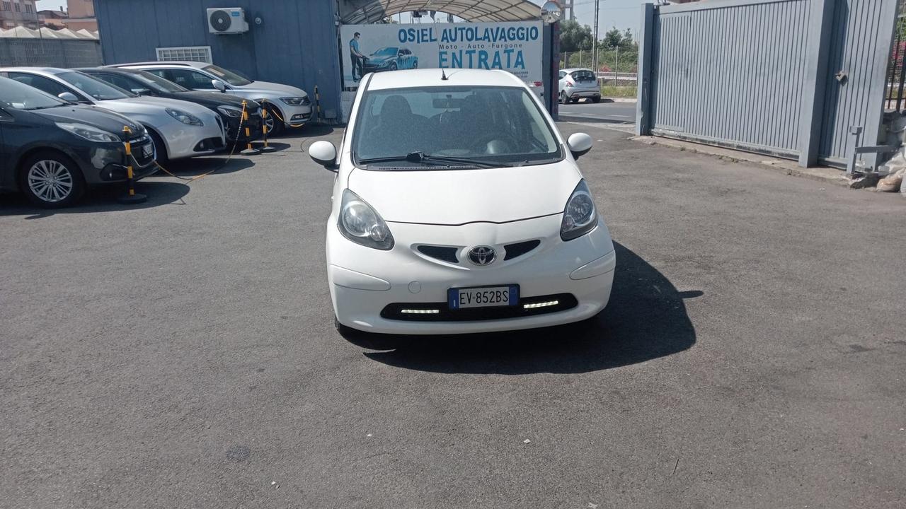 Toyota Aygo 1.0 12V VVT-i 5 porte Cool Soda Connect