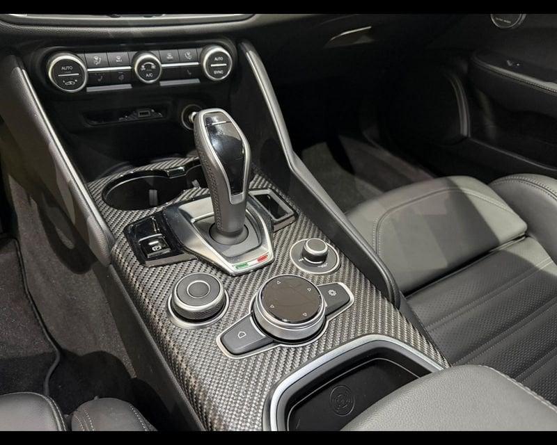 Alfa Romeo Giulia 2.9 V6 Quadrifoglio 520cv auto