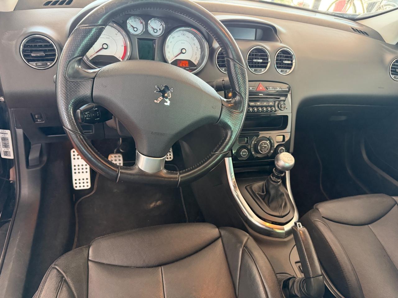 Peugeot 308 2.0 HDi 140CV CC Féline