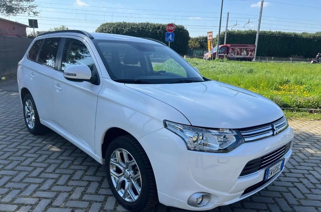 Mitsubishi Outlander 2.0 MIVEC 4WD CVT Intense