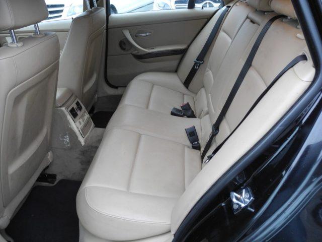 BMW 320 i Touring - PELLE - TETTO APRIBILE - LEGGERE NOTE