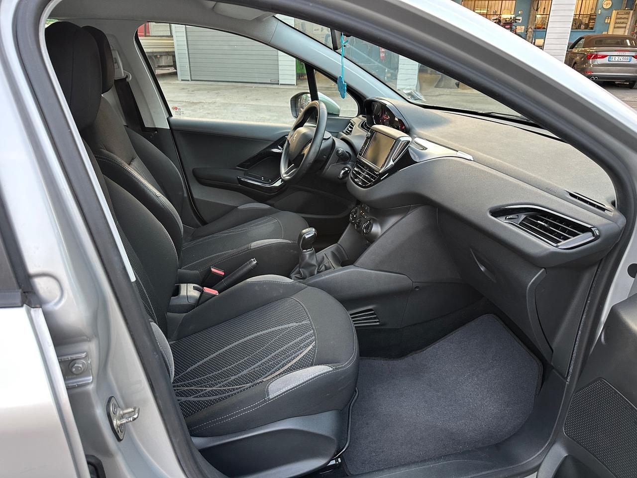 Peugeot 208 1.0 VTi 68 CV 5 porte solo 110mila km