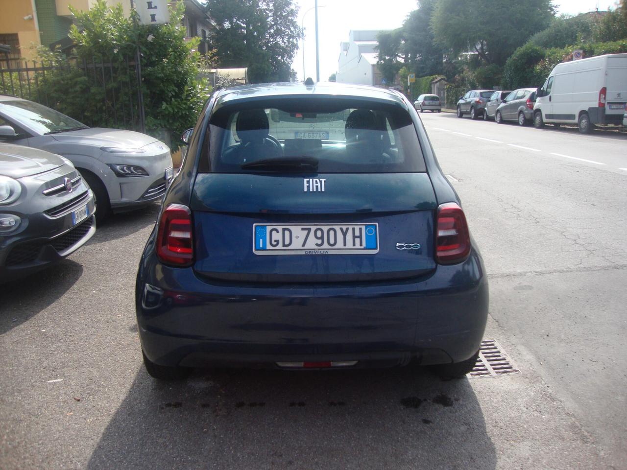 Fiat 500e Berlina 42 kWh La Prima