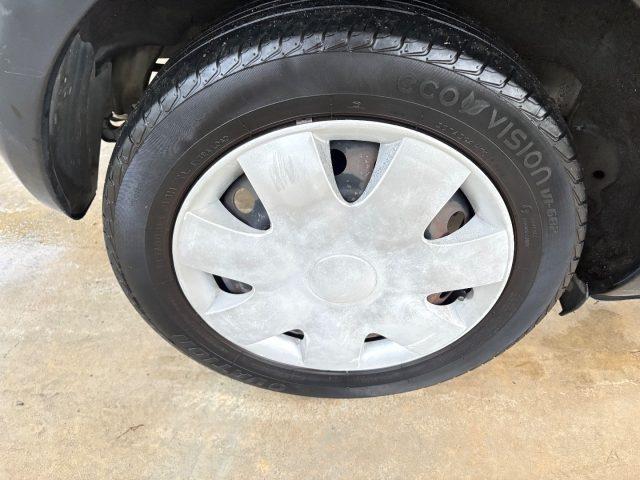 TOYOTA Yaris 1.0 5 porte OK NEIèATENTATI BòUETHOOT