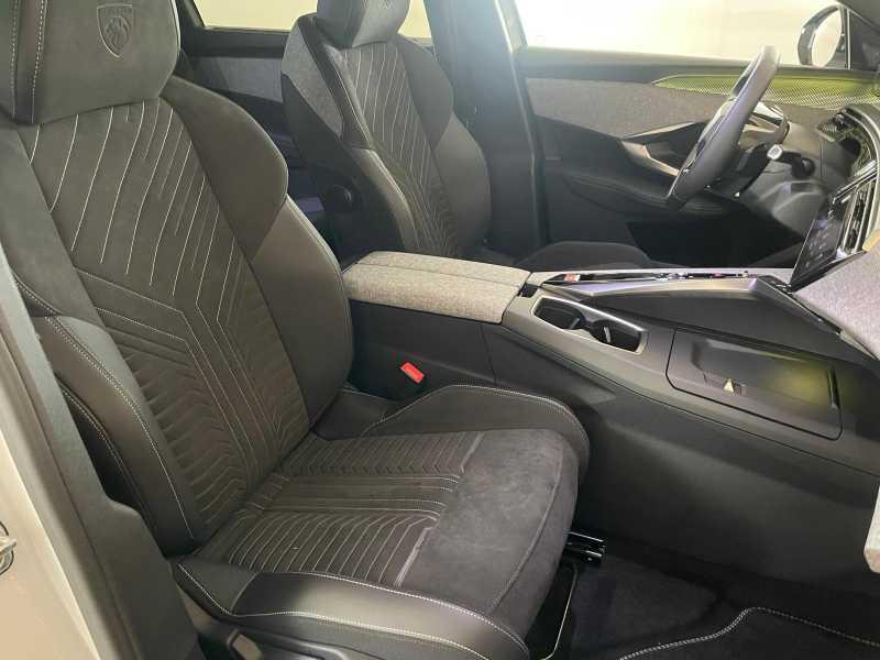 PEUGEOT Nuovo 5008 Hybrid 136 e-DCS6 GT