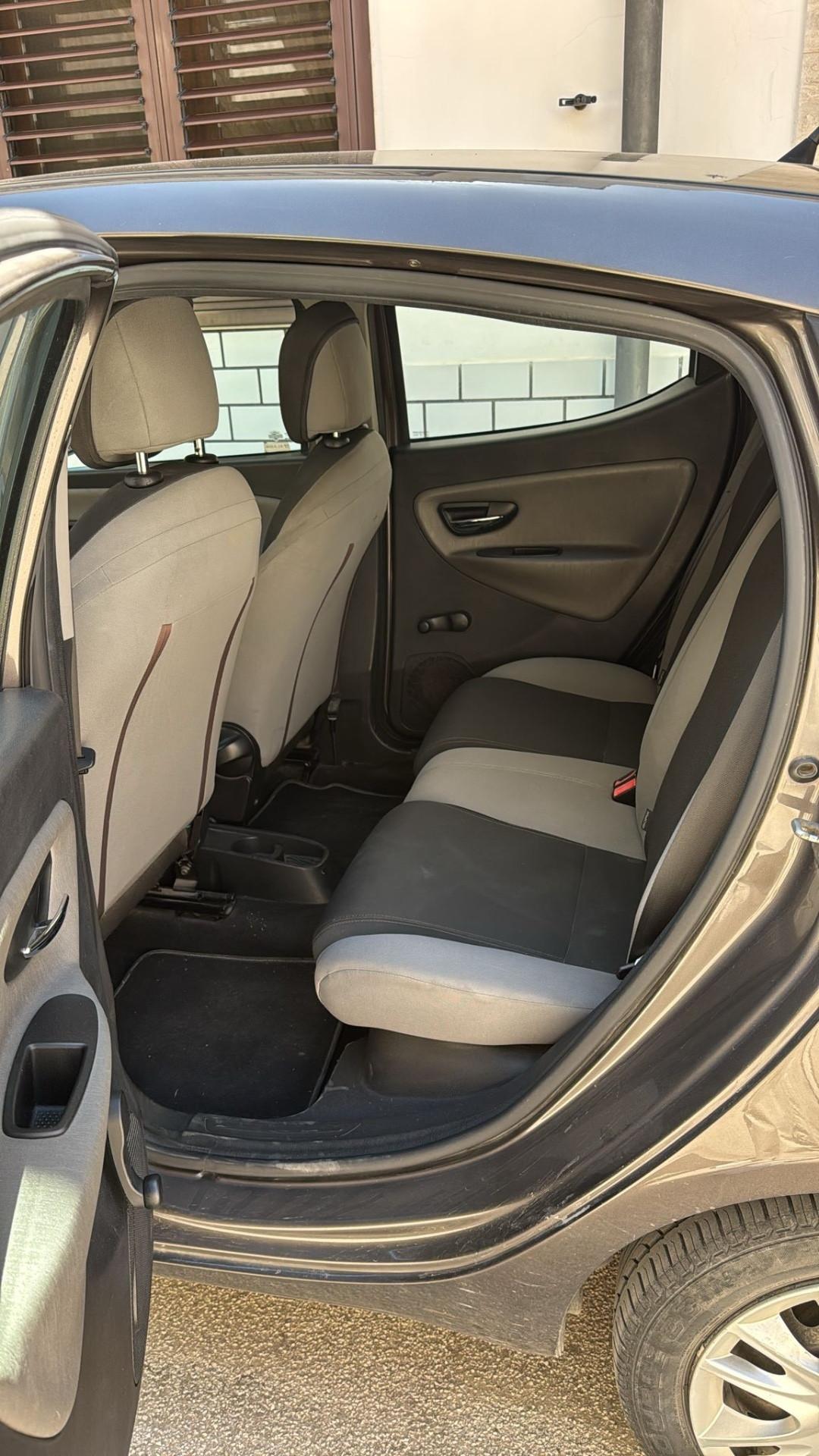 Lancia Ypsilon 1.3 MJT 16V 95 CV 5 porte S&S Silver