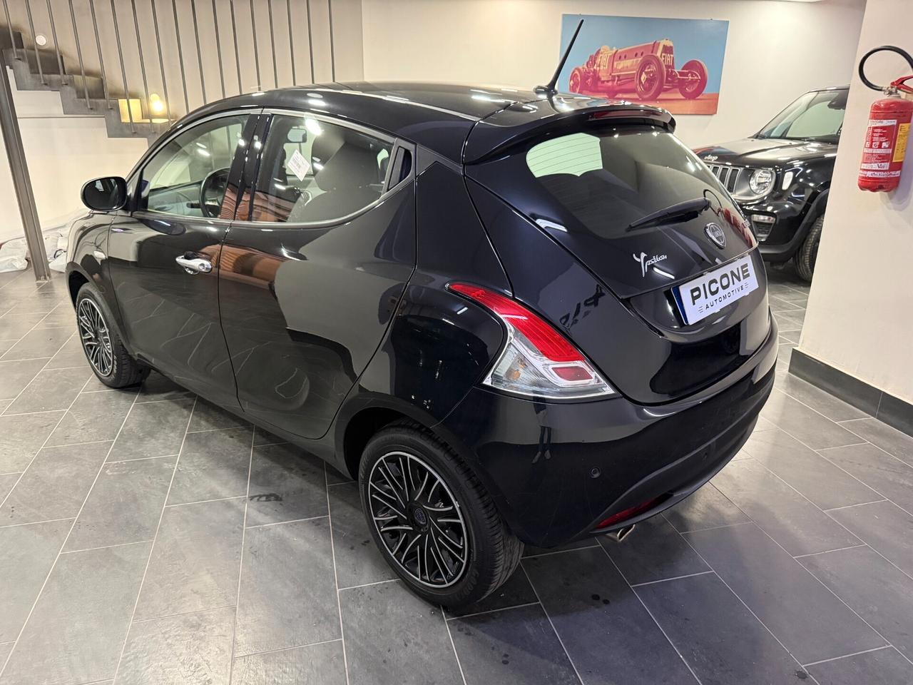 Lancia Ypsilon 1.0 FireFly 5 porte S&S Hybrid Gold
