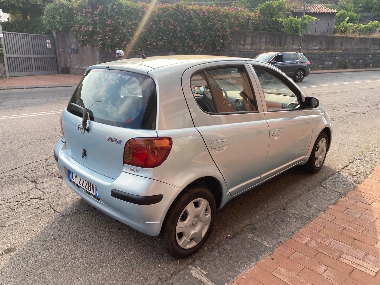 Toyota Yaris 1.0i 16V cat 5 porte Sol Blue