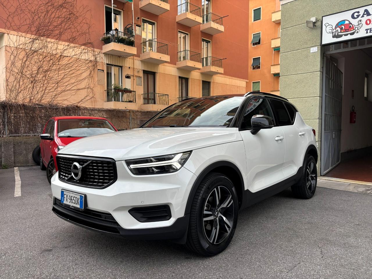Volvo XC40 T3 R-design PREZZO REALE UNIPROPRIETARIO