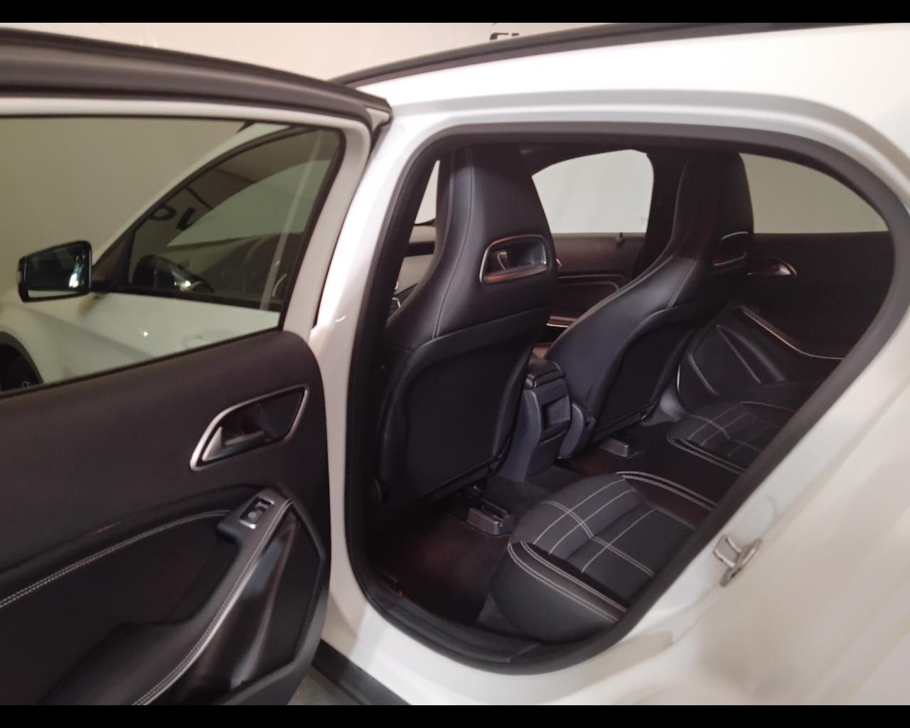 Mercedes-Benz GLA-X156 2014 - GLA 220 d (cdi) Sport 4matic 170cv auto